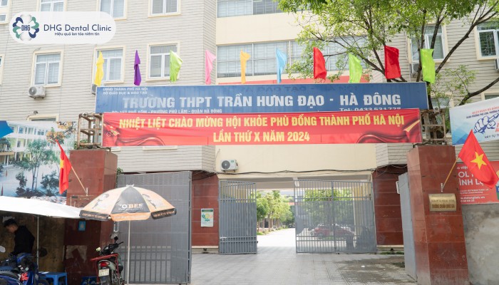 THĂM KHÁM SỨC KHOẺ RĂNG MIỆNG CHO 1500 EM HỌC SINH TRƯỜNG THPT TRẦN HƯNG ĐẠO.